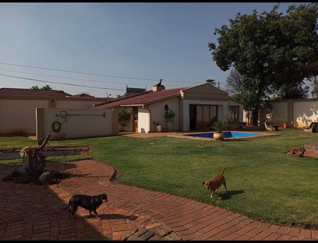 4 BEDROOM HOUSE FOR SALE IN ROWHILL